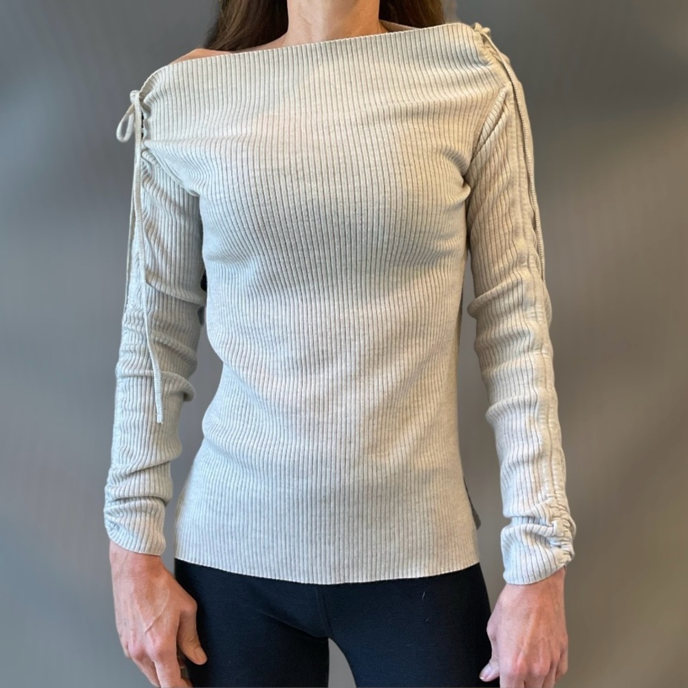 Veronica Beard pullover sweater, rooshing on sleeves, pale gray, so soft! Sz S
